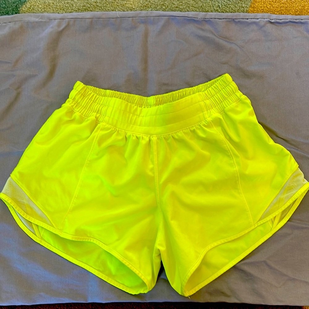 Lululemon Hotty Hot Shorts 4 inch size 6 Tall